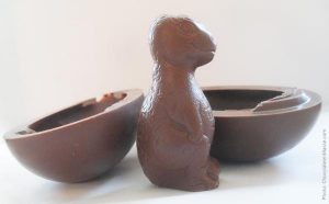 Niagara Milk Chocolate Dinosaur Egg Review | chocolateenmasse.com